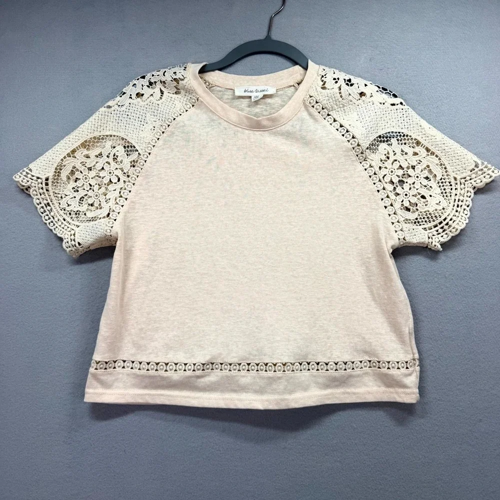 Blue Tassel Cropped Top Womens Medium Beige‎ Lightweight Lacey Crochet Crew Neck